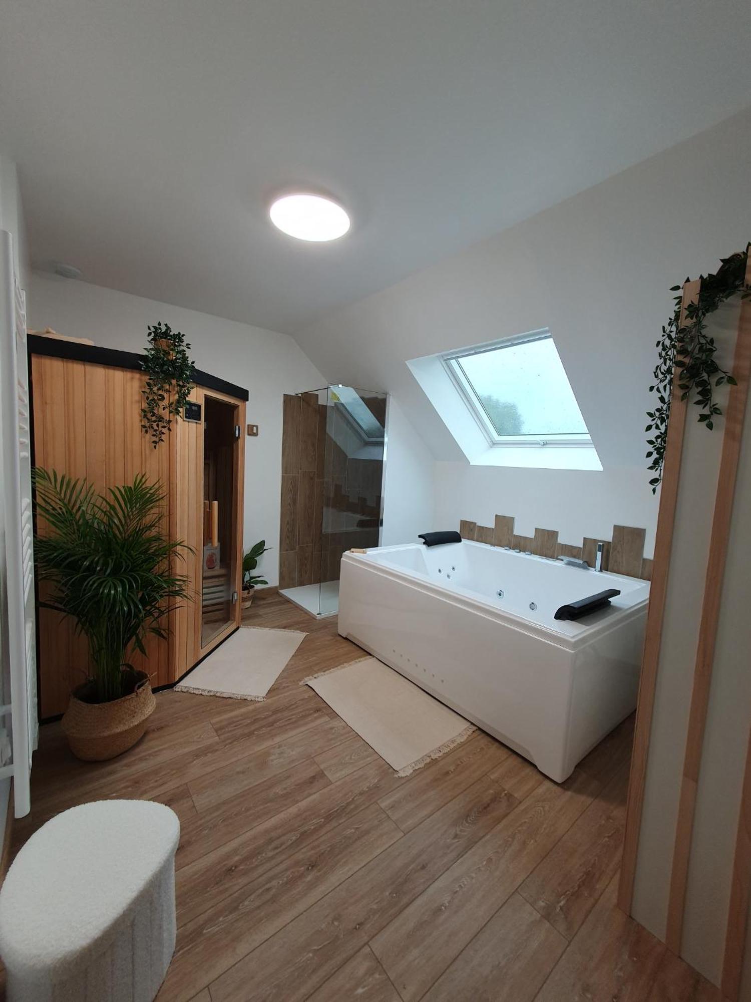 Luzillé Au Domaine Du Bois Joubert Bed & Breakfast エクステリア 写真